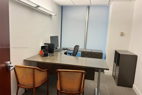 Oficina en alquiler en Coral Gables, Florida № 1024732 - foto 1