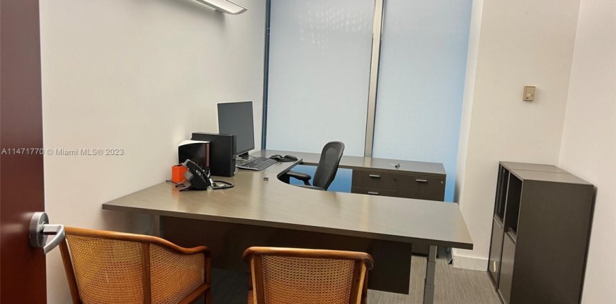 Oficina en Coral Gables, Florida № 1024732