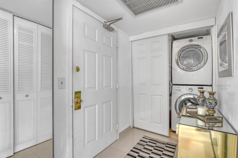Condo in West Palm Beach, Florida, 2 bedrooms  № 2084181 - photo 8