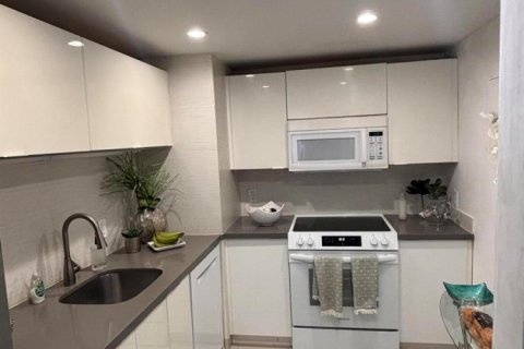 Condo in West Palm Beach, Florida, 2 bedrooms  № 2084181 - photo 11