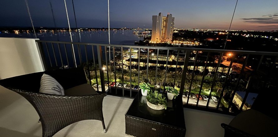 Condo in West Palm Beach, Florida, 2 bedrooms  № 2084181