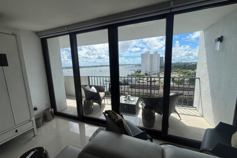 Condo in West Palm Beach, Florida, 2 bedrooms  № 2084181 - photo 20