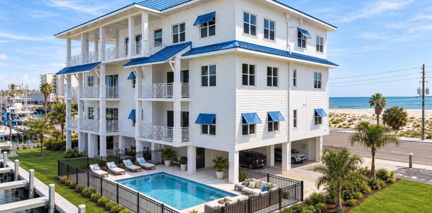 Condo à Madeira Beach, Floride, 3 chambres  № 2371693