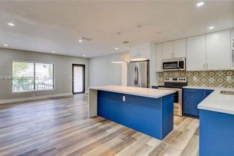 Снять в аренду виллу или дом в Майами, Флорида 2 спальни, 225.85м2, № 2005545 - фото 2