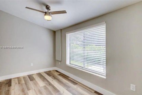 Снять в аренду виллу или дом в Майами, Флорида 2 спальни, 225.85м2, № 2005545 - фото 4