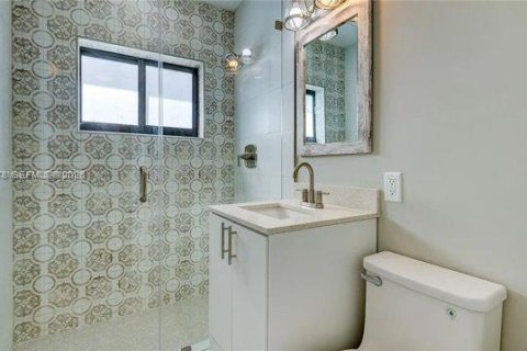 Снять в аренду виллу или дом в Майами, Флорида 2 спальни, 225.85м2, № 2005545 - фото 6