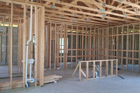 House in Lehigh Acres, Florida 3 bedrooms, 136.57 sq.m. № 1841205 - photo 6