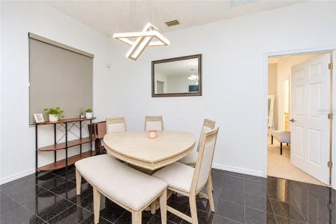 Villa ou maison à vendre à Kissimmee, Floride: 3 chambres, 170.85 m2 № 2419374 - photo 10