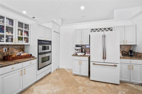 House in Miami, Florida 5 bedrooms, 323.58 sq.m. № 1889387 - photo 26