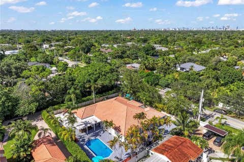 House in Miami, Florida 5 bedrooms, 323.58 sq.m. № 1889387 - photo 8