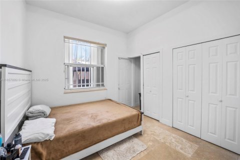 House in Miami, Florida 5 bedrooms, 323.58 sq.m. № 1889387 - photo 23