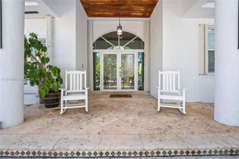 House in Miami, Florida 5 bedrooms, 323.58 sq.m. № 1889387 - photo 4