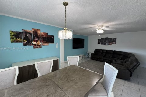 Condominio en Hollywood, Florida, 2 dormitorios  № 2057377