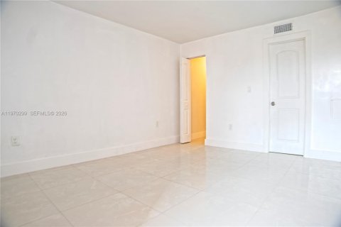 Condominio en alquiler en Miami, Florida, 2 dormitorios, 73.67 m2 № 2031056 - foto 10