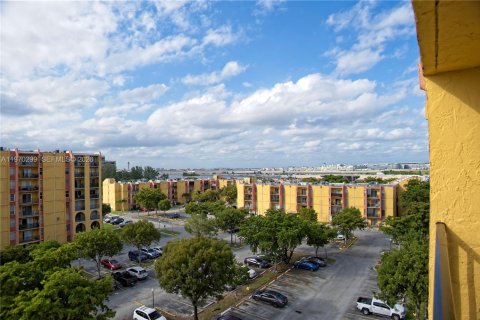 Condominio en alquiler en Miami, Florida, 2 dormitorios, 73.67 m2 № 2031056 - foto 19