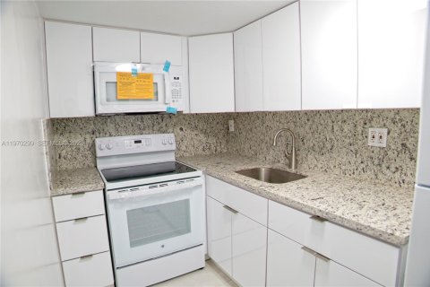 Condominio en alquiler en Miami, Florida, 2 dormitorios, 73.67 m2 № 2031056 - foto 6