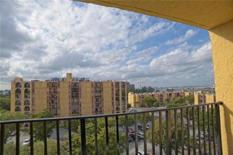 Condominio en alquiler en Miami, Florida, 2 dormitorios, 73.67 m2 № 2031056 - foto 18