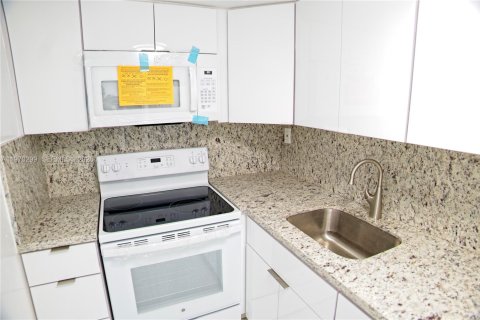 Condominio en alquiler en Miami, Florida, 2 dormitorios, 73.67 m2 № 2031056 - foto 7