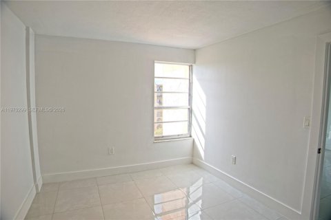 Condominio en alquiler en Miami, Florida, 2 dormitorios, 73.67 m2 № 2031056 - foto 15