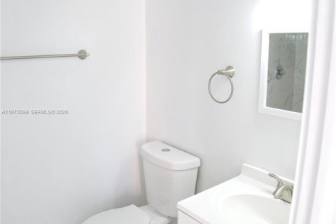 Condominio en alquiler en Miami, Florida, 2 dormitorios, 73.67 m2 № 2031056 - foto 16