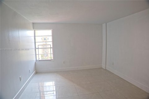 Condominio en alquiler en Miami, Florida, 2 dormitorios, 73.67 m2 № 2031056 - foto 9
