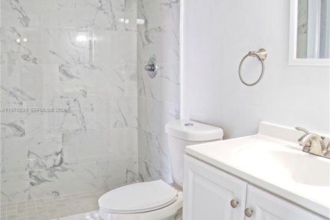 Condominio en alquiler en Miami, Florida, 2 dormitorios, 73.67 m2 № 2031056 - foto 13