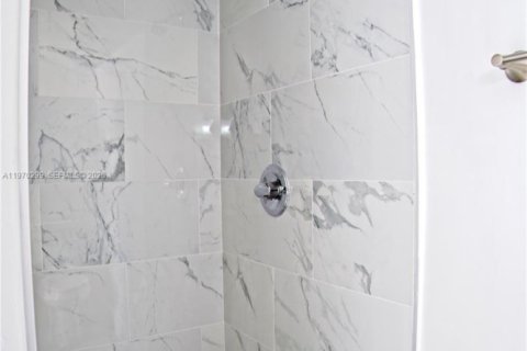 Condominio en alquiler en Miami, Florida, 2 dormitorios, 73.67 m2 № 2031056 - foto 17