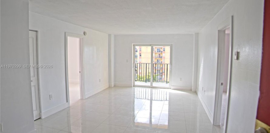 Condominio en Miami, Florida, 2 dormitorios  № 2031056
