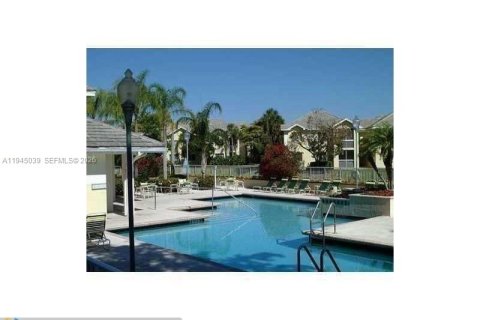 Condo in Coral Springs, Florida, 2 bedrooms № 2060179 - photo 16