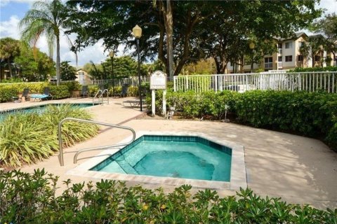 Condo in Coral Springs, Florida, 2 bedrooms № 2060179 - photo 18