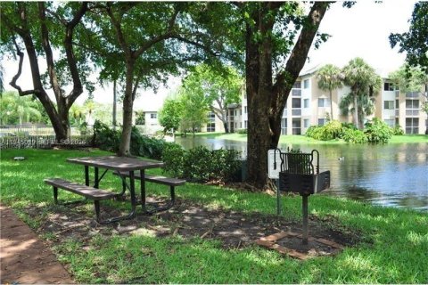 Condo in Coral Springs, Florida, 2 bedrooms № 2060179 - photo 14