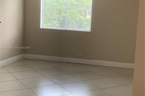 Condo in Coral Springs, Florida, 2 bedrooms № 2060179 - photo 5