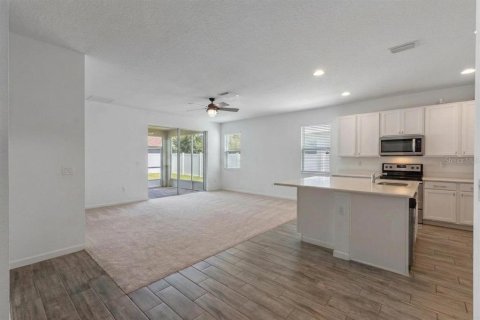 Villa ou maison à vendre à Clermont, Floride: 4 chambres, 288.74 m2 № 2339678 - photo 4