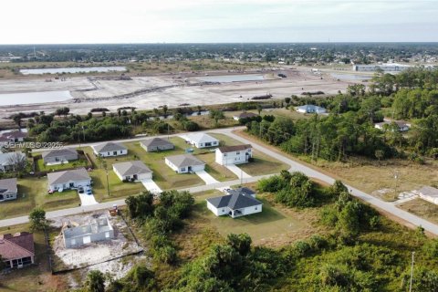 Land in Lehigh Acres, Florida № 2158111 - photo 4