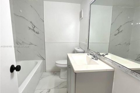 Copropriété à vendre à North Miami Beach, Floride: 2 chambres, 73.3 m2 № 2270086 - photo 6