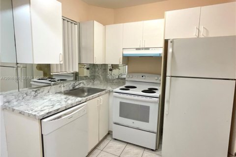 Copropriété à vendre à North Miami Beach, Floride: 2 chambres, 73.3 m2 № 2270086 - photo 4