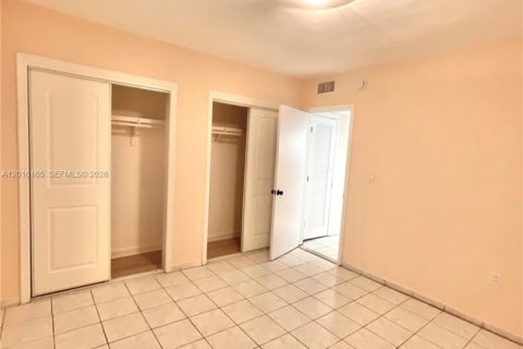 Copropriété à vendre à North Miami Beach, Floride: 2 chambres, 73.3 m2 № 2270086 - photo 11