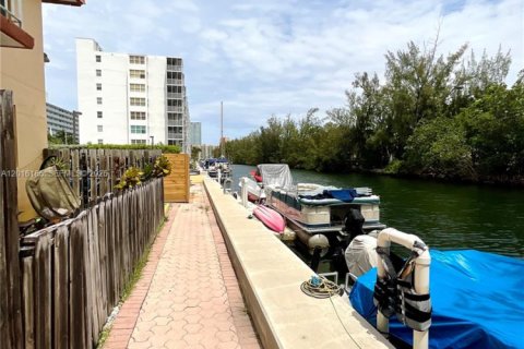 Condo à North Miami Beach, Floride, 2 chambres № 2270086