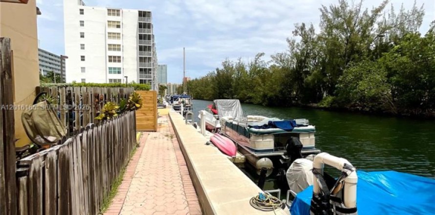 Condo à North Miami Beach, Floride, 2 chambres № 2270086