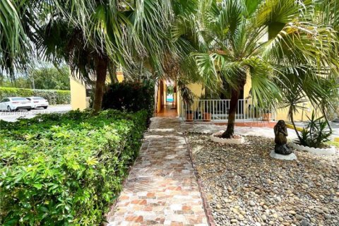 Copropriété à vendre à North Miami Beach, Floride: 2 chambres, 73.3 m2 № 2270086 - photo 2