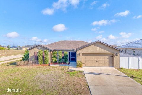 House in Cape Coral, Florida 3 bedrooms, 141.4 sq.m. № 2176973 - photo 2