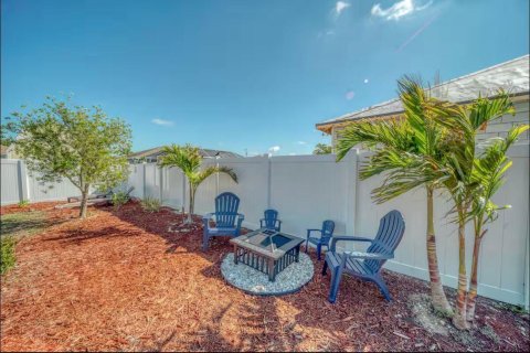 House in Cape Coral, Florida 3 bedrooms, 141.4 sq.m. № 2176973 - photo 5