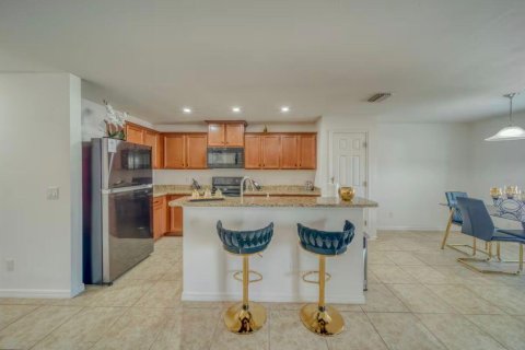 House in Cape Coral, Florida 3 bedrooms, 141.4 sq.m. № 2176973 - photo 13