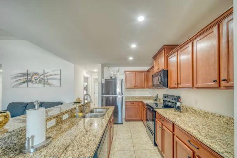 House in Cape Coral, Florida 3 bedrooms, 141.4 sq.m. № 2176973 - photo 16