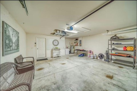 House in Cape Coral, Florida 3 bedrooms, 141.4 sq.m. № 2176973 - photo 26