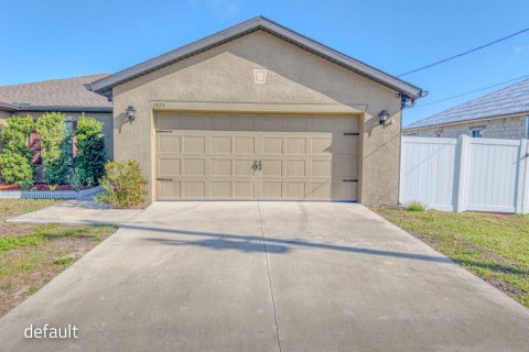 House in Cape Coral, Florida 3 bedrooms, 141.4 sq.m. № 2176973 - photo 6