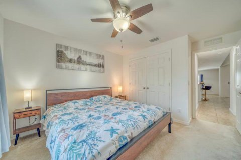 House in Cape Coral, Florida 3 bedrooms, 141.4 sq.m. № 2176973 - photo 20