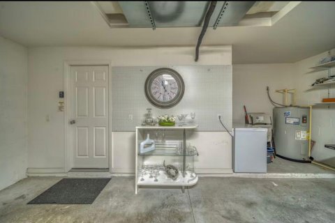 House in Cape Coral, Florida 3 bedrooms, 141.4 sq.m. № 2176973 - photo 27