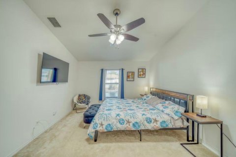 House in Cape Coral, Florida 3 bedrooms, 141.4 sq.m. № 2176973 - photo 18