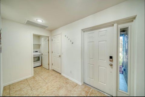 House in Cape Coral, Florida 3 bedrooms, 141.4 sq.m. № 2176973 - photo 9